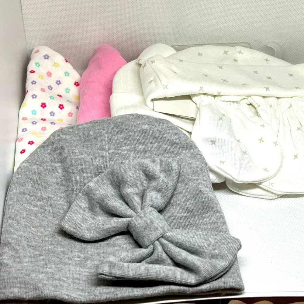 Gerber Infant Newborn Girls Baby Hat & Mitten Set 0- 6 Months NWT
